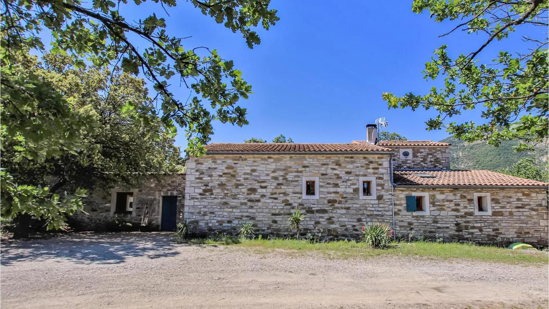 Lovely Home In La Roche St Secret Paulhiet 0*,